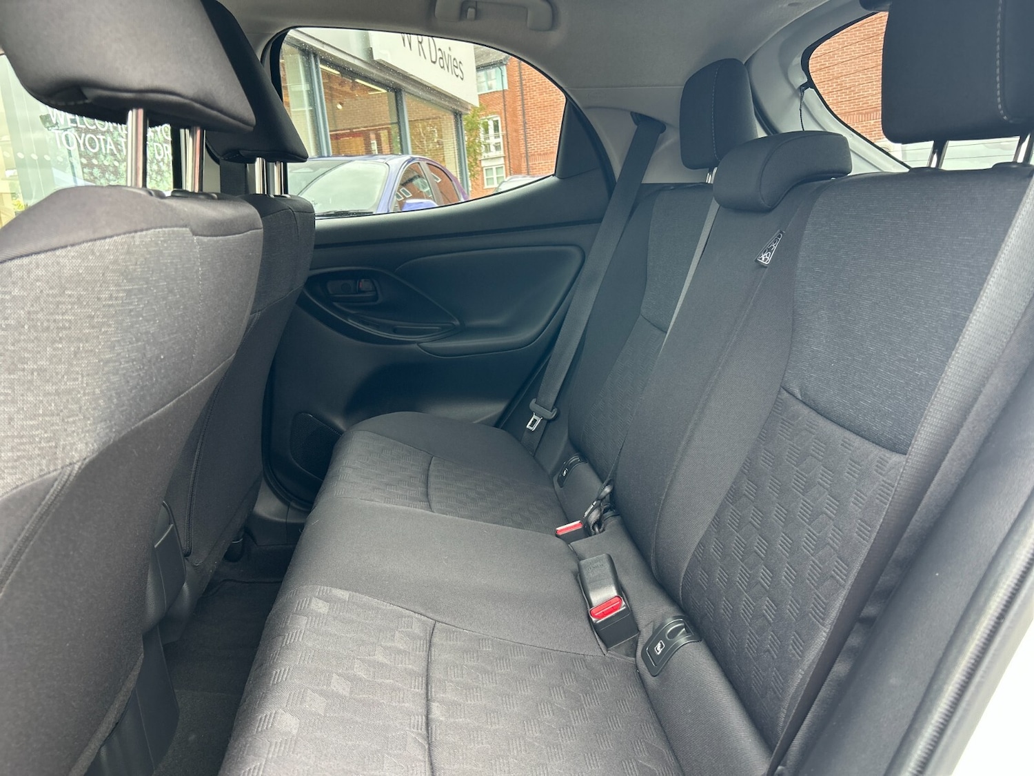 Used Toyota Yaris 2024 for sale - 76276560: Photo 23