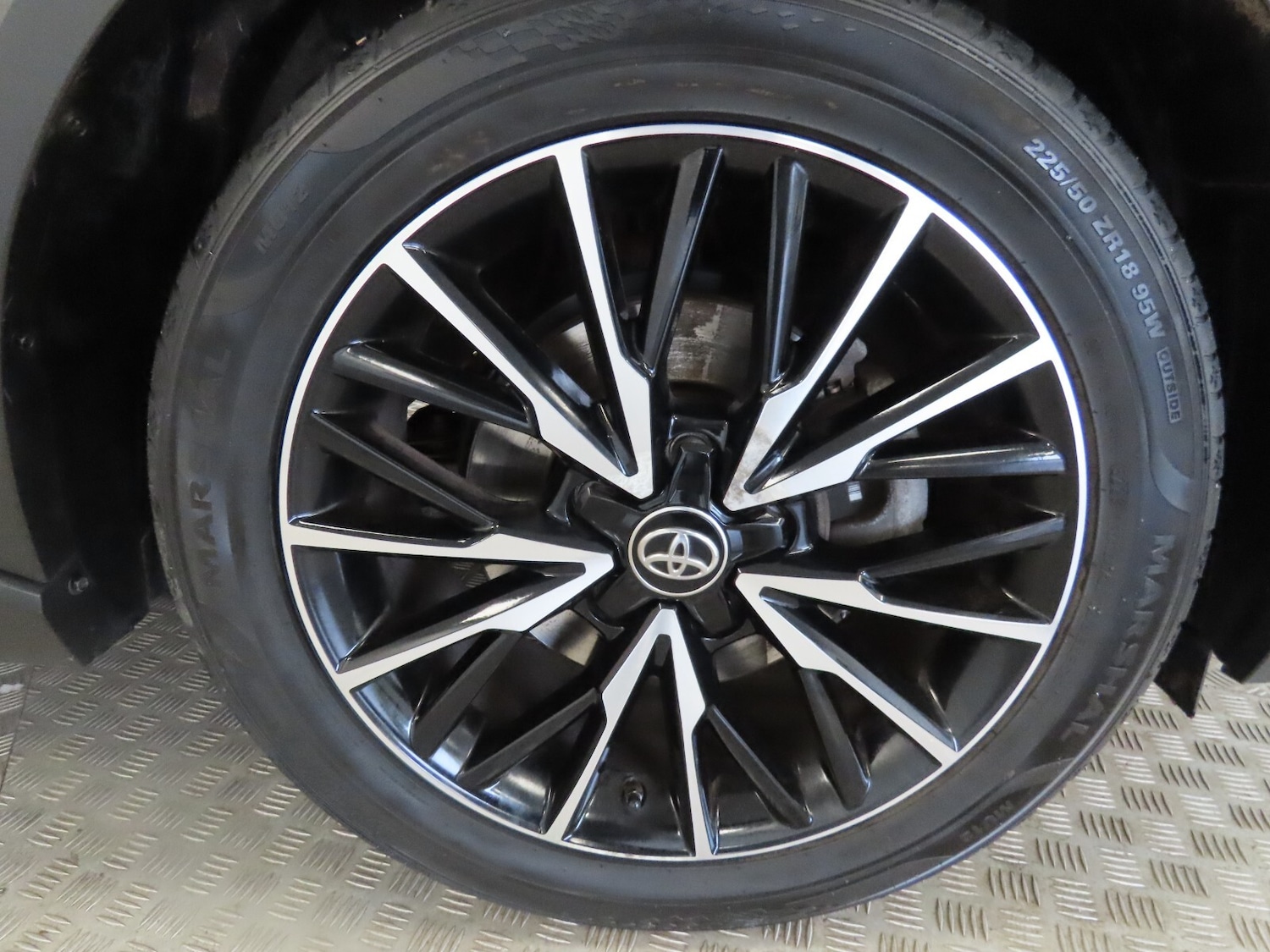 Used Toyota C-HR 2020 for sale - 76384441: Photo 10