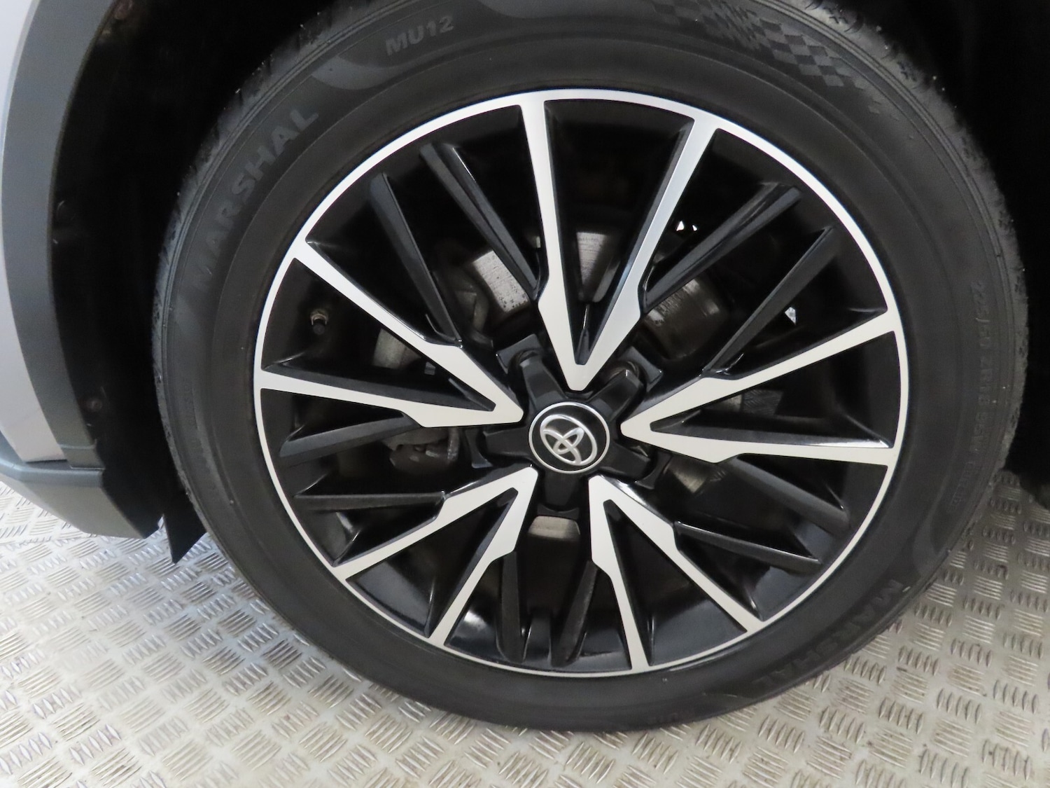 Used Toyota C-HR 2020 for sale - 76384441: Photo 13