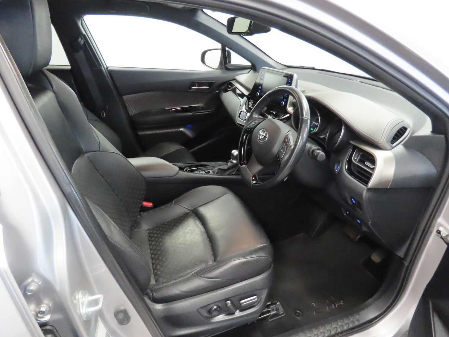 Used Toyota C-HR 2020 for sale - 76384441: Photo 15