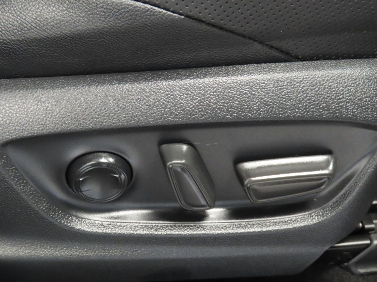 Used Toyota C-HR 2020 for sale - 76384441: Photo 30