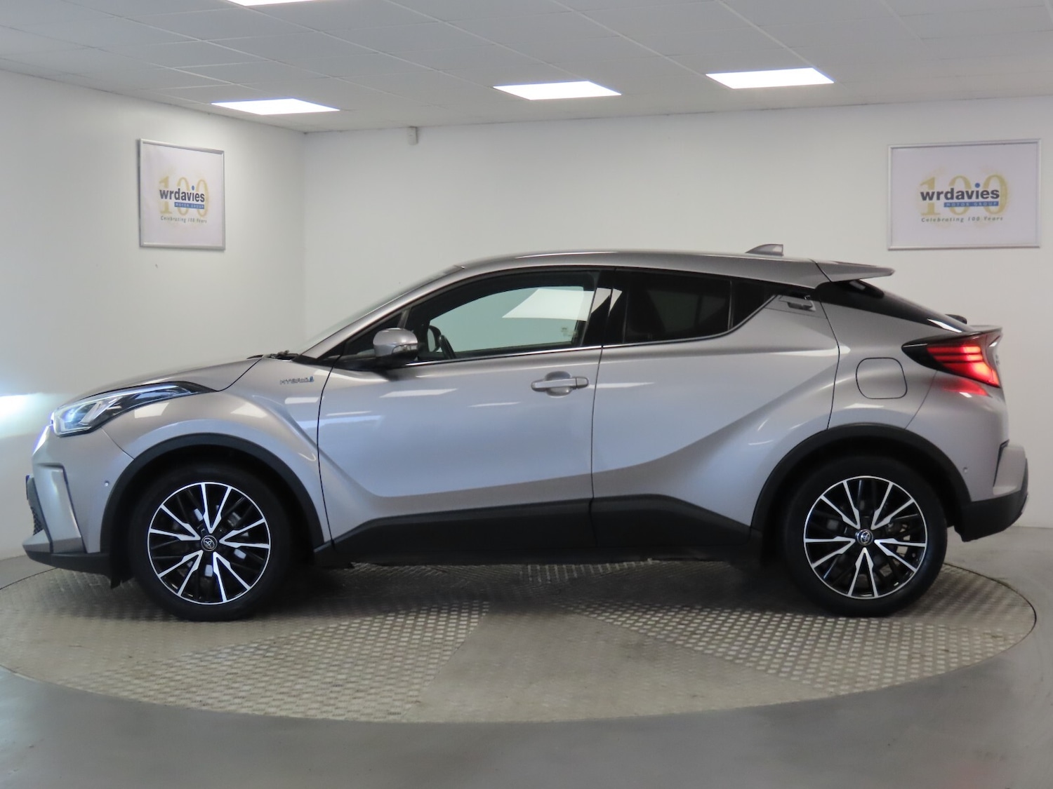 Used Toyota C-HR 2020 for sale - 76384441: Photo 4