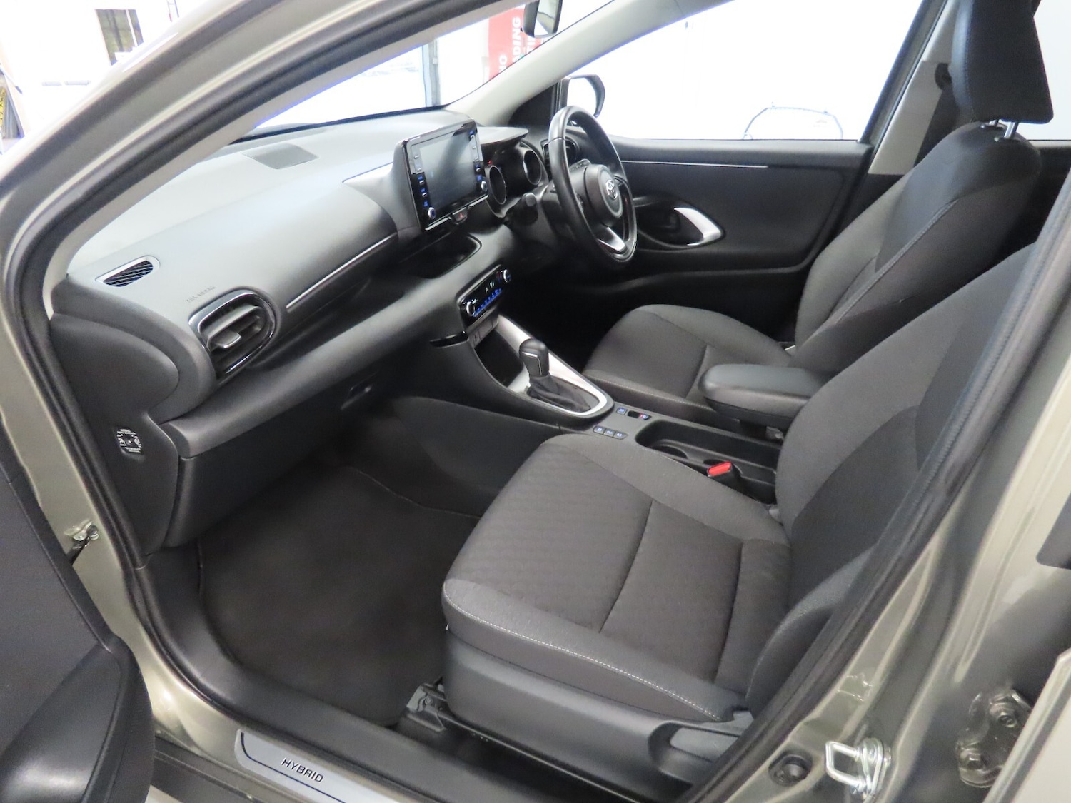 Used Toyota Yaris 2023 for sale - 77247942: Photo 37