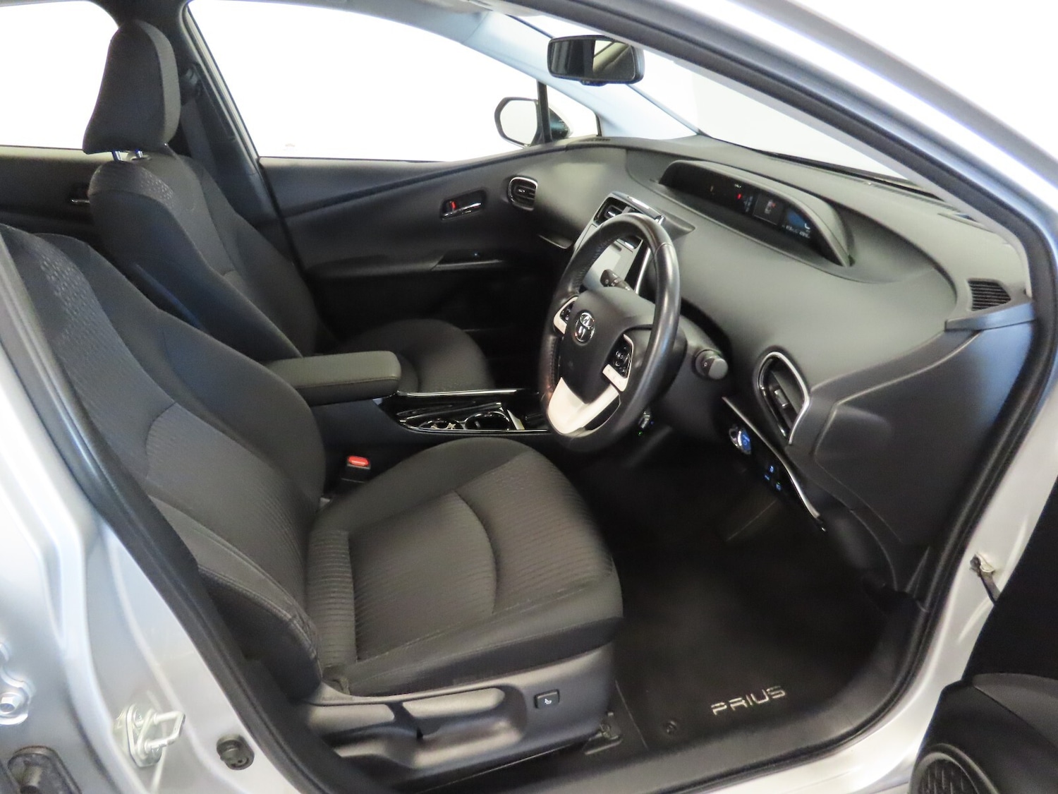 Used Toyota Prius 2017 for sale - 76580225: Photo 15