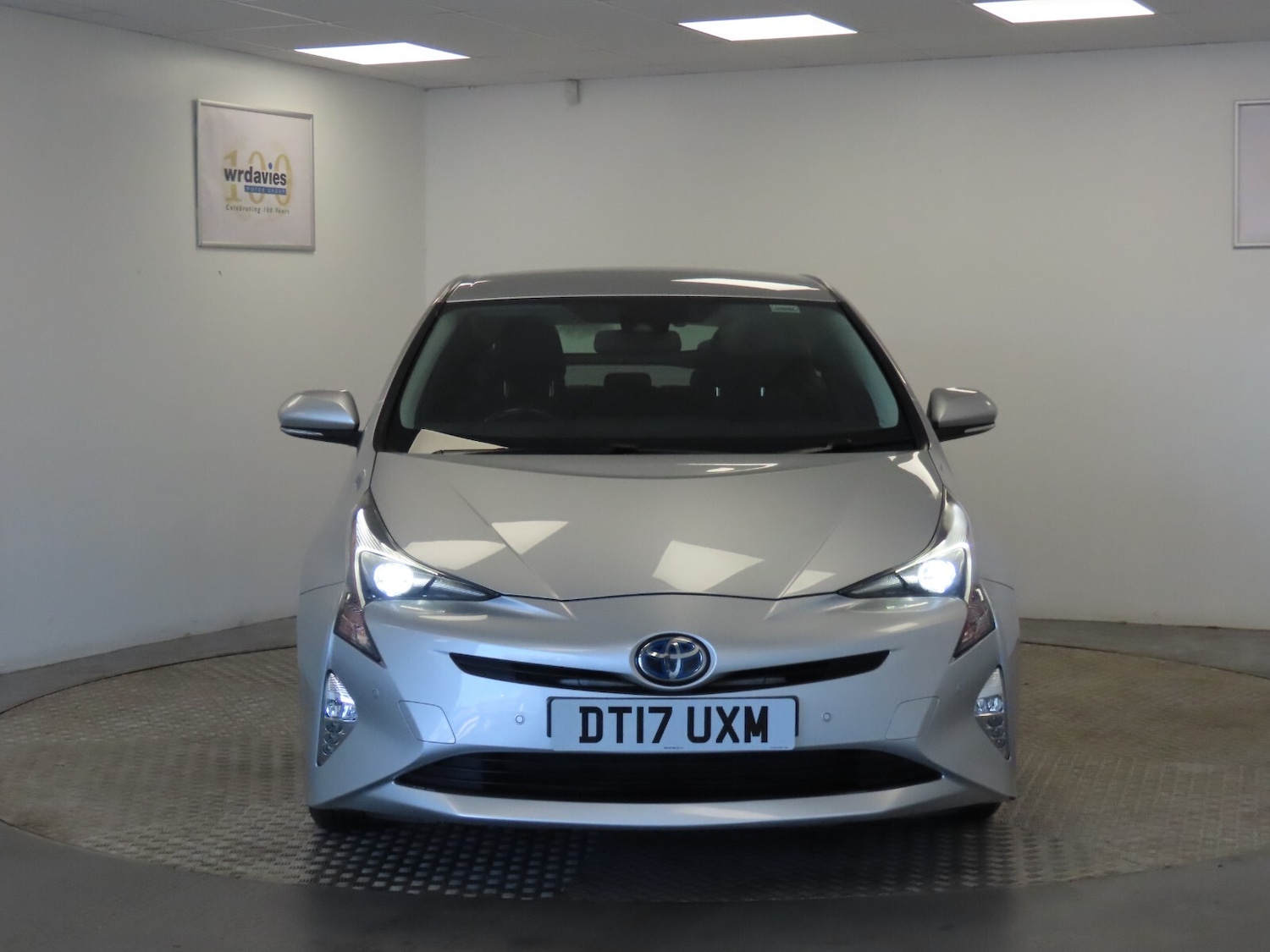 Used Toyota Prius 2017 for sale - 76580225: Photo 2