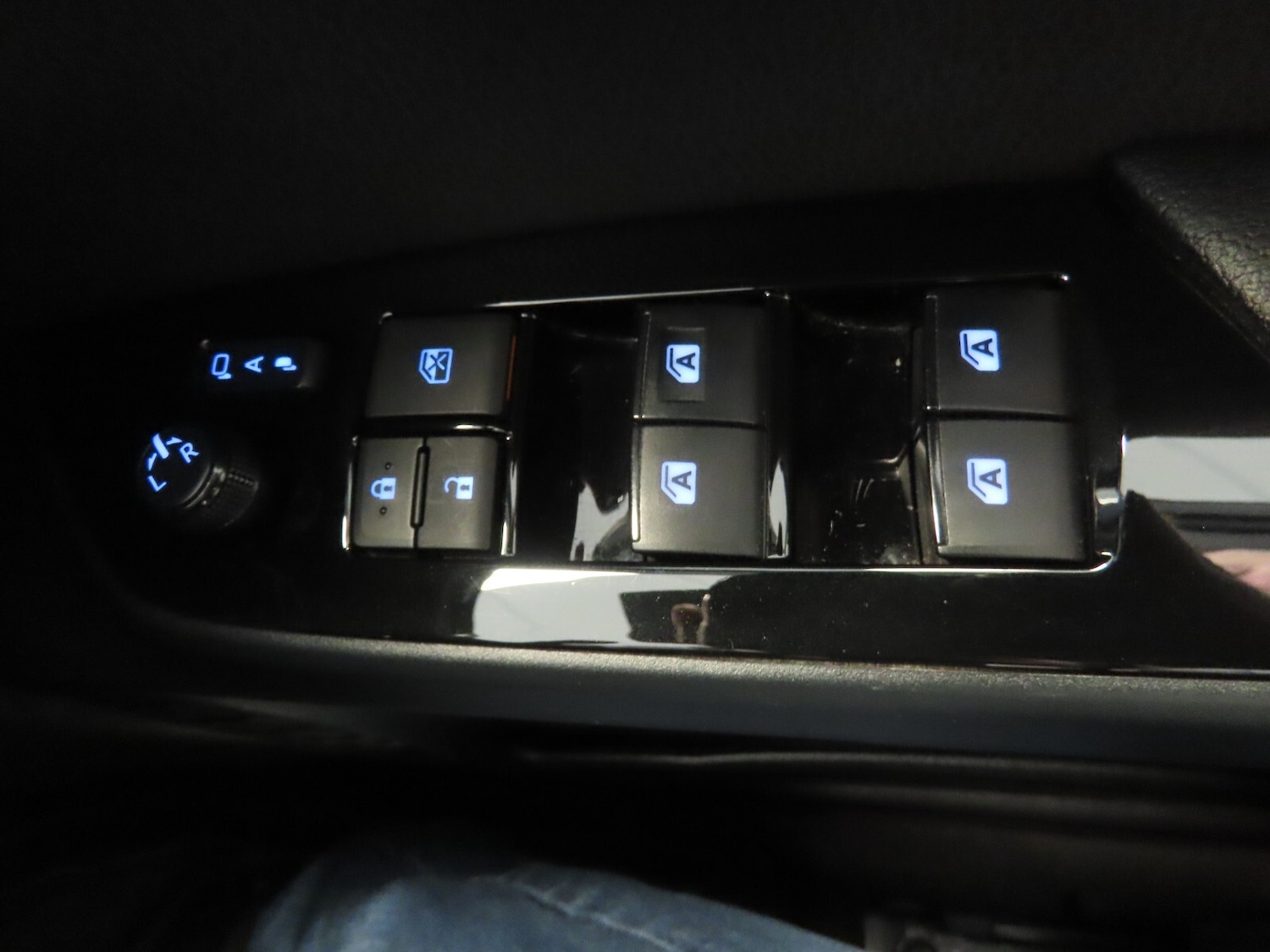 Used Toyota Prius 2017 for sale - 76580225: Photo 30