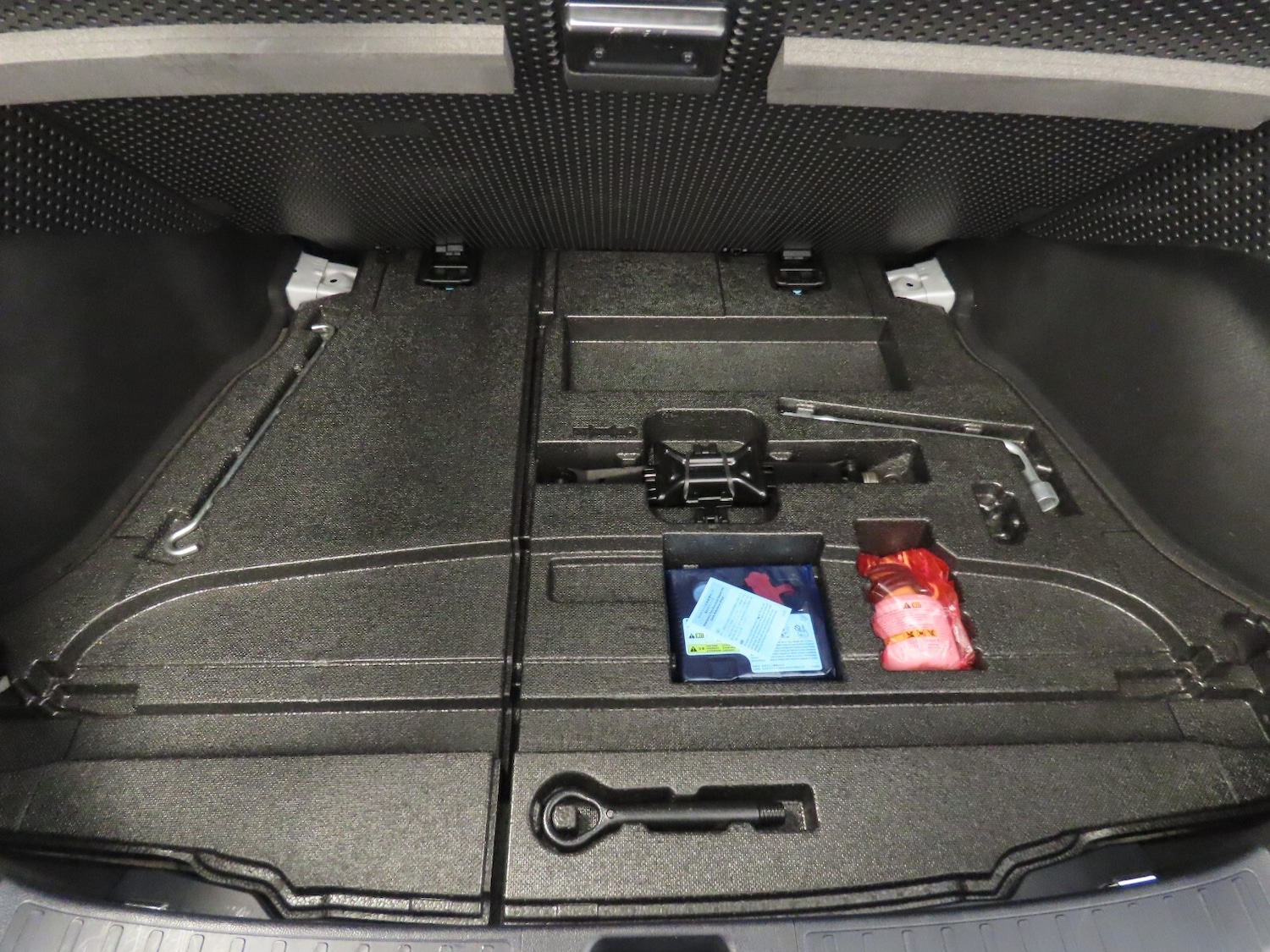 Used Toyota Prius 2017 for sale - 76580225: Photo 35