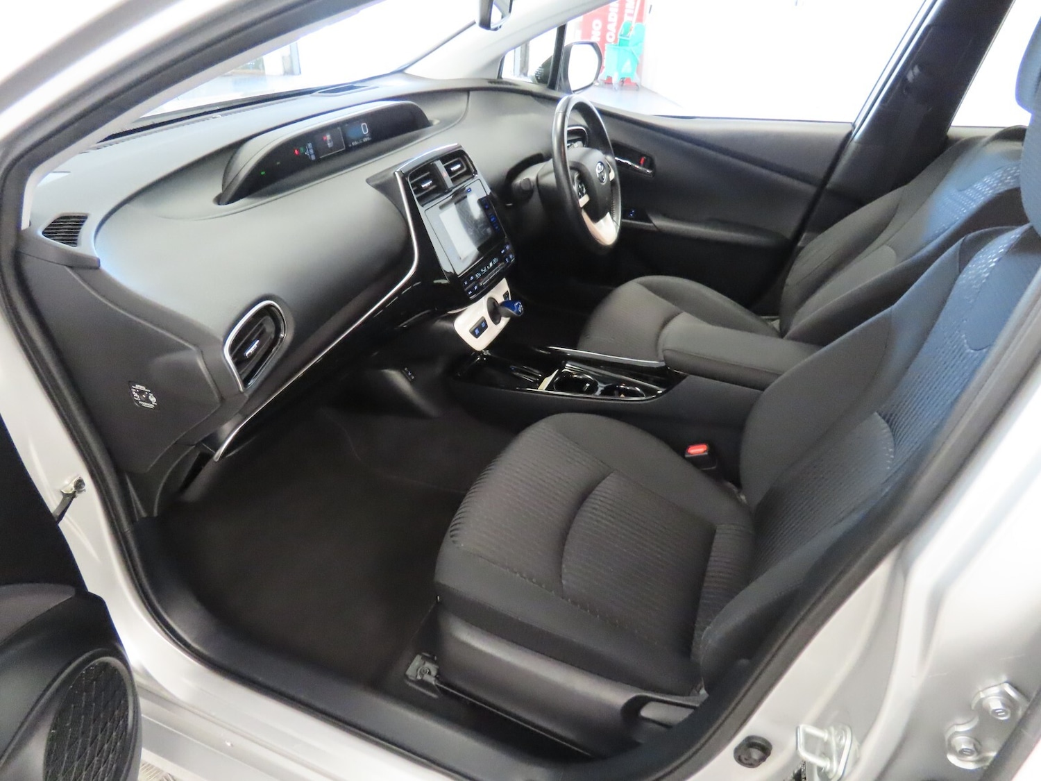 Used Toyota Prius 2017 for sale - 76580225: Photo 38