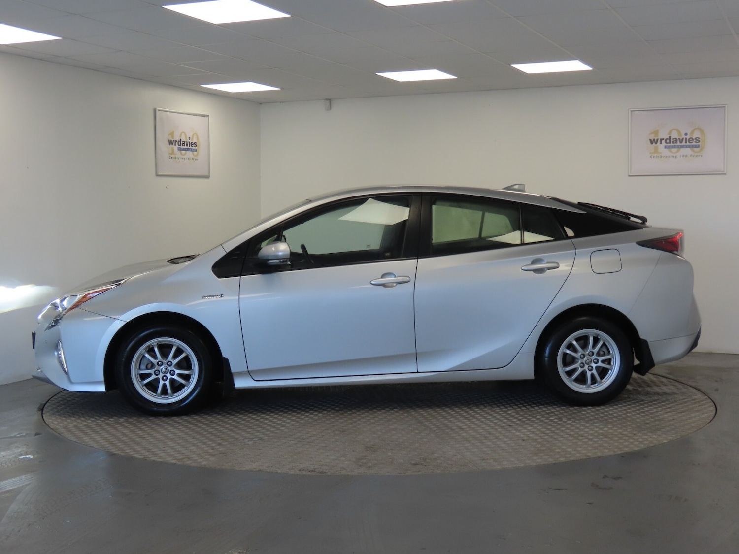 Used Toyota Prius 2017 for sale - 76580225: Photo 4