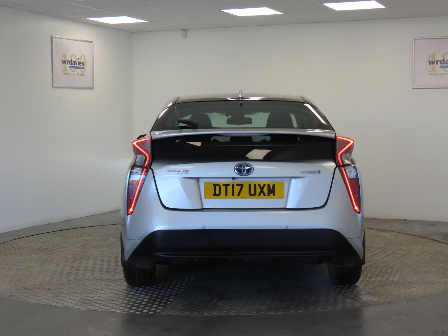 Used Toyota Prius 2017 for sale - 76580225: Photo 6