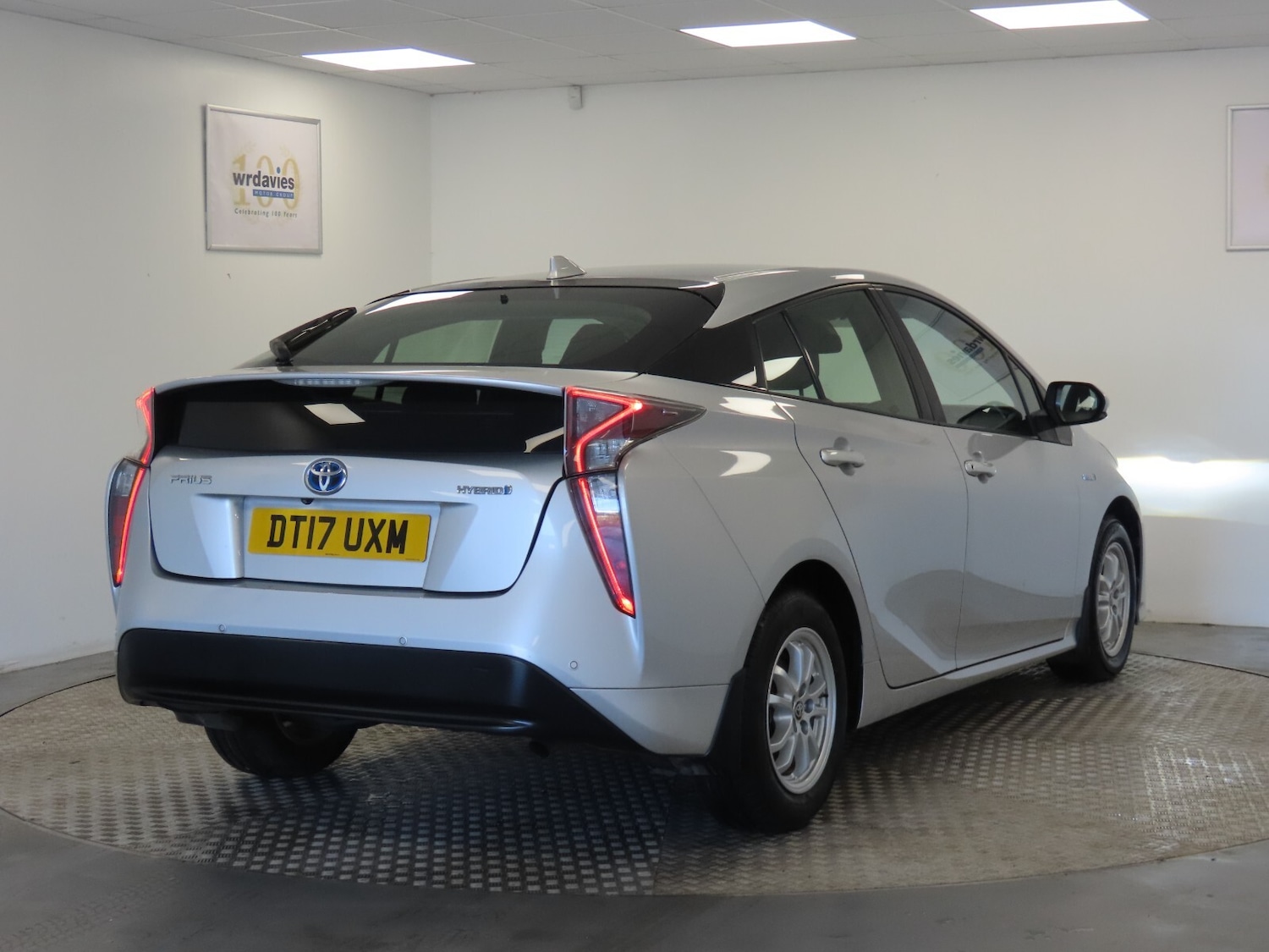 Used Toyota Prius 2017 for sale - 76580225: Photo 7