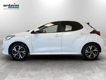 Used Toyota Yaris 2024 for sale - 77803800: Photo