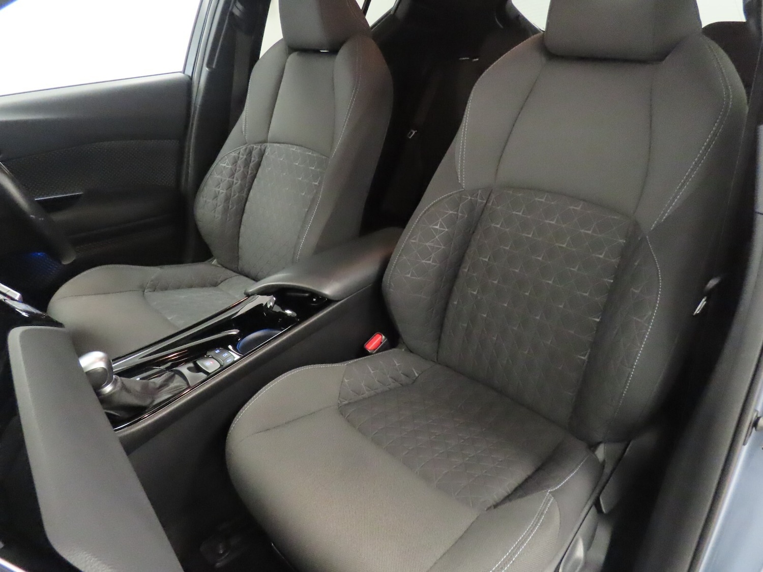 Used Toyota C-HR 2021 for sale - 76766176: Photo 39