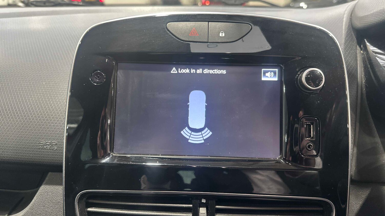 Used Renault Clio for sale - 77862445: Photo 11