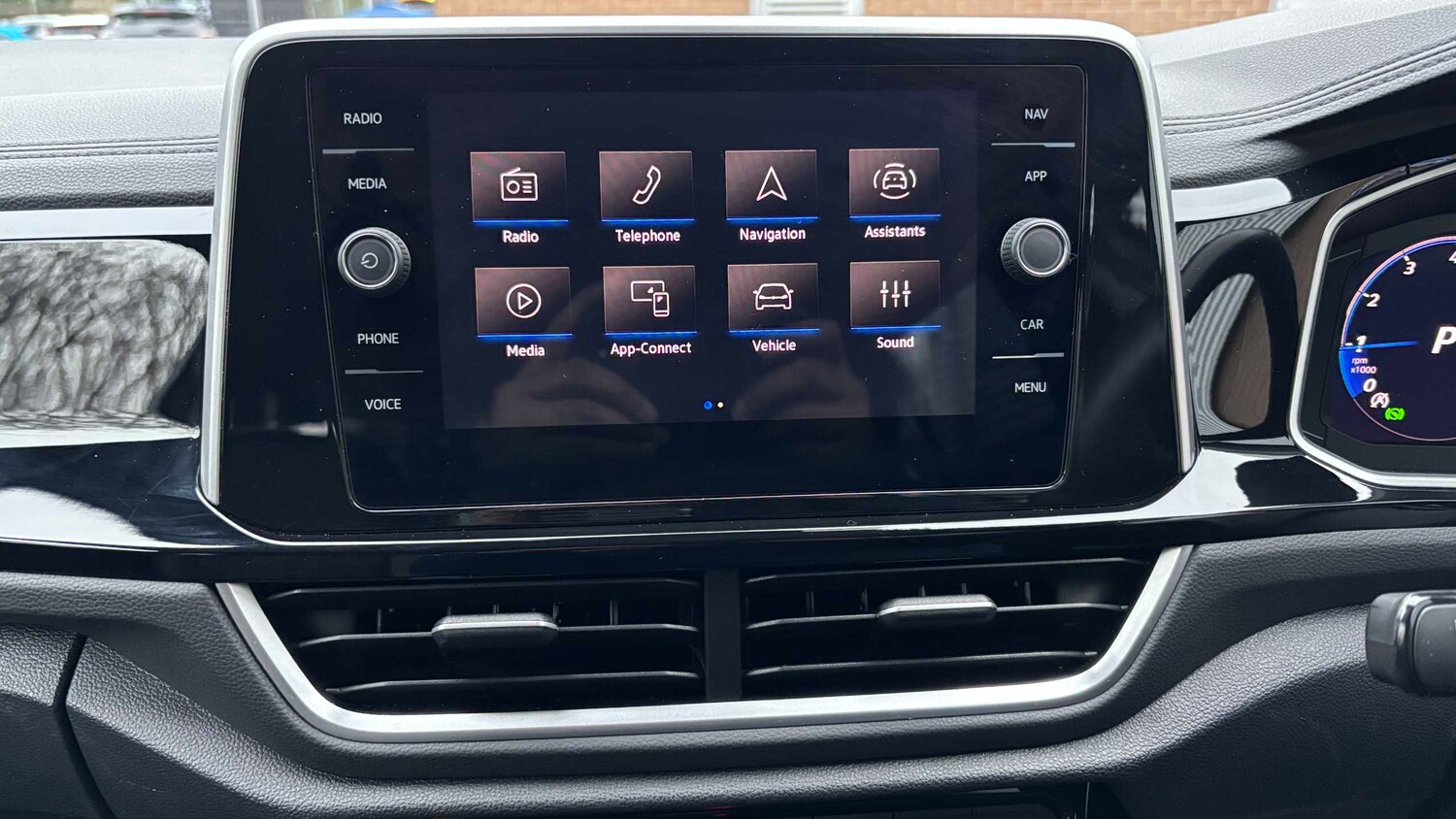 Used Volkswagen T-Roc for sale - 77860751: Photo 12