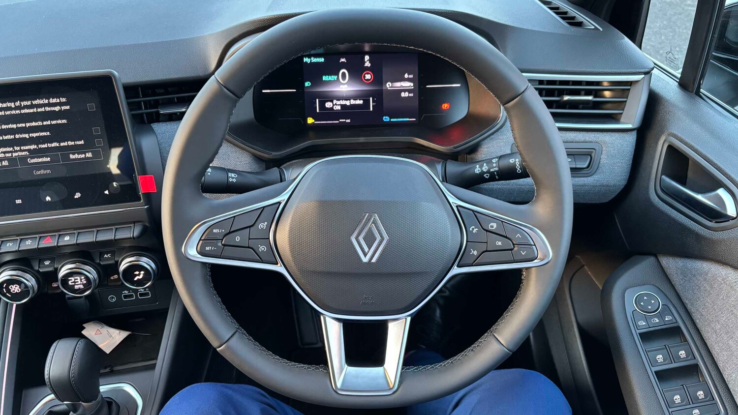 Used Renault Clio 2025 for sale - 77857920: Photo 23