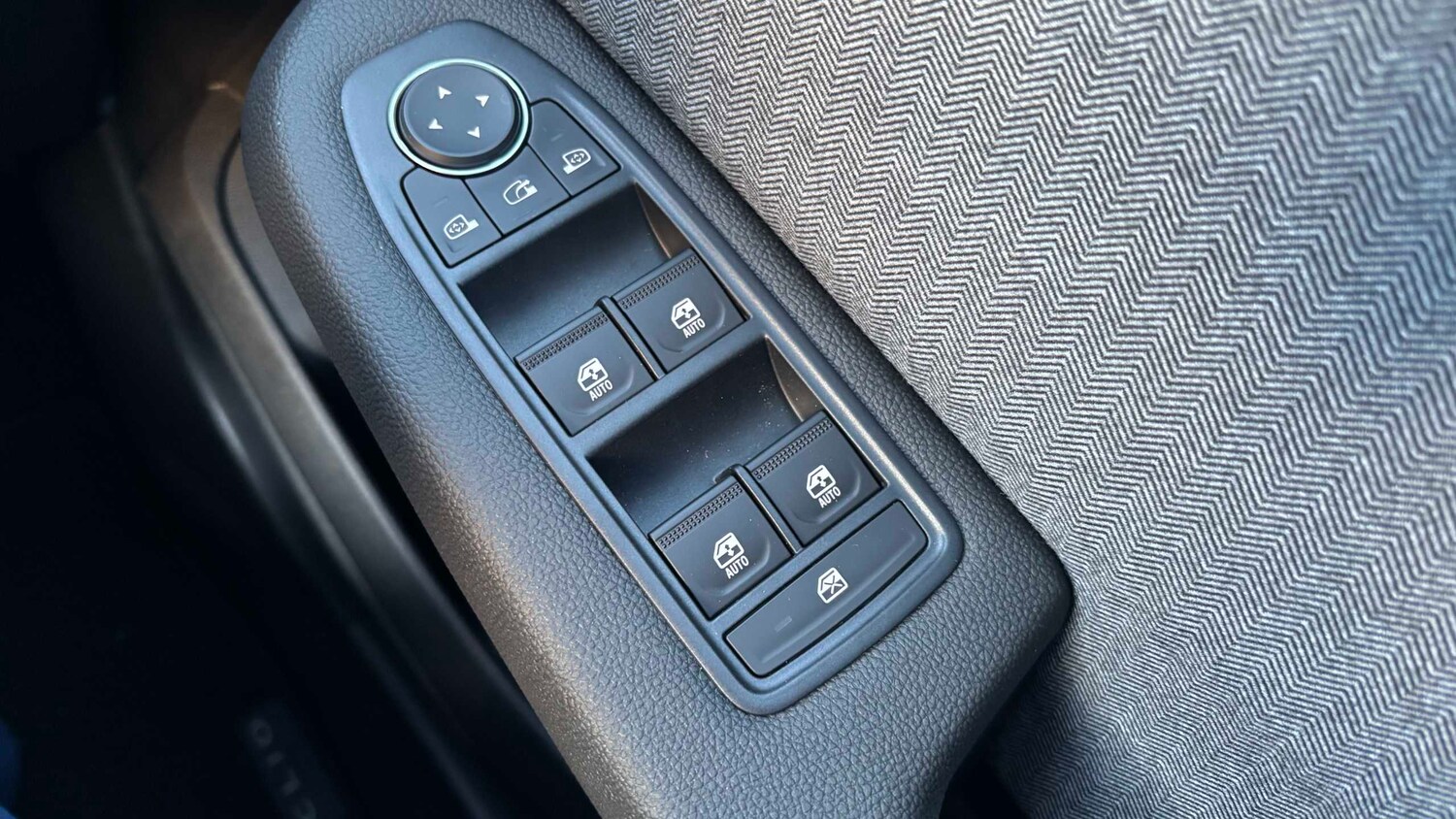 Used Renault Clio 2025 for sale - 77857920: Photo 29