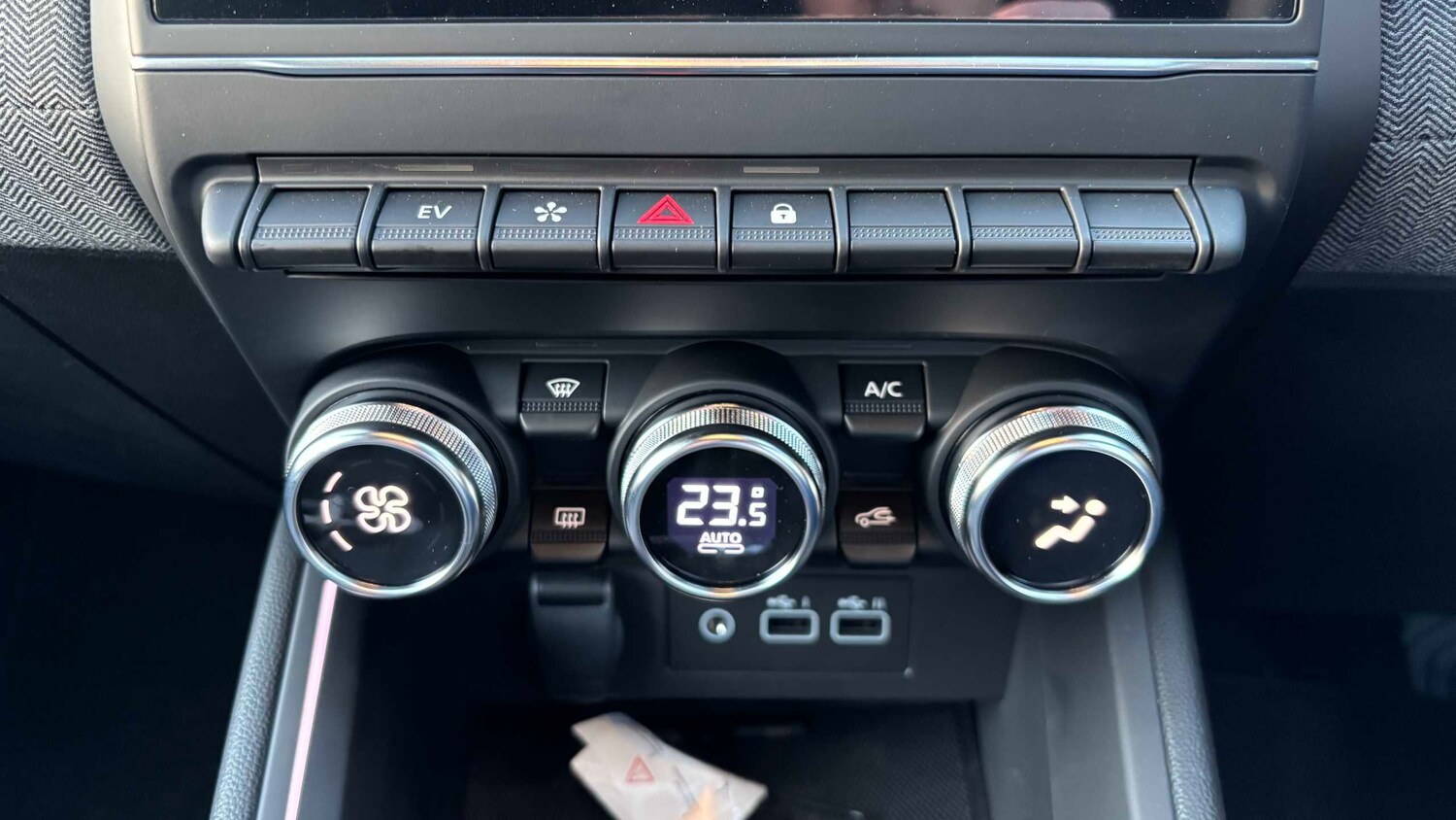 Used Renault Clio 2025 for sale - 77857920: Photo 30