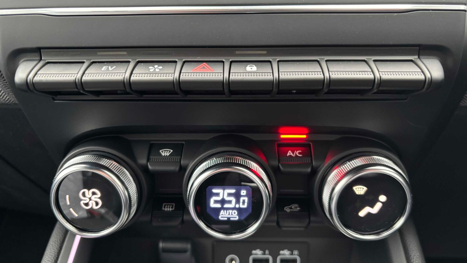 Used Renault Clio for sale - 77862210: Photo 32