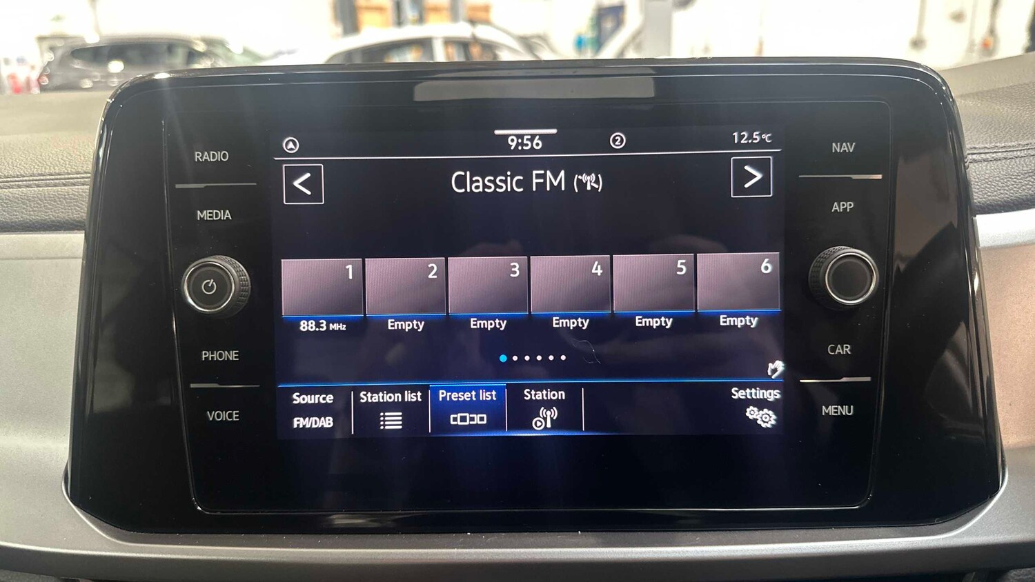 Used Volkswagen T-Roc for sale - 77859877: Photo 10