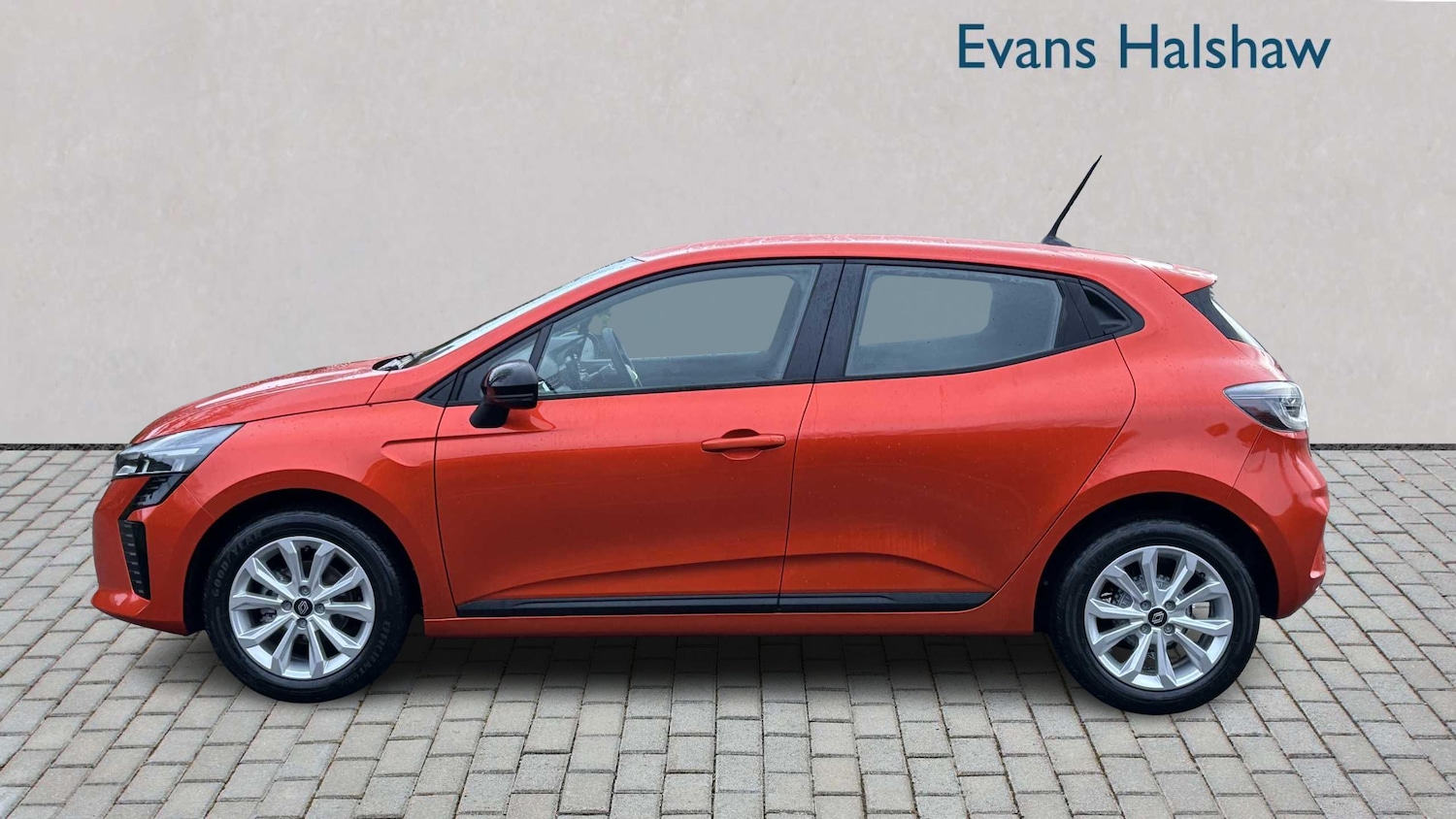 Used Renault Clio 2025 for sale - 77856619: Photo 4