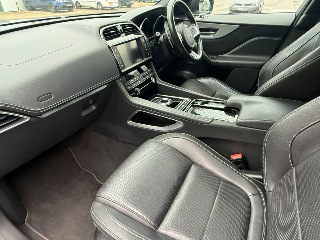 Used Jaguar F-Pace 2018 for sale - 76454594: Photo 2