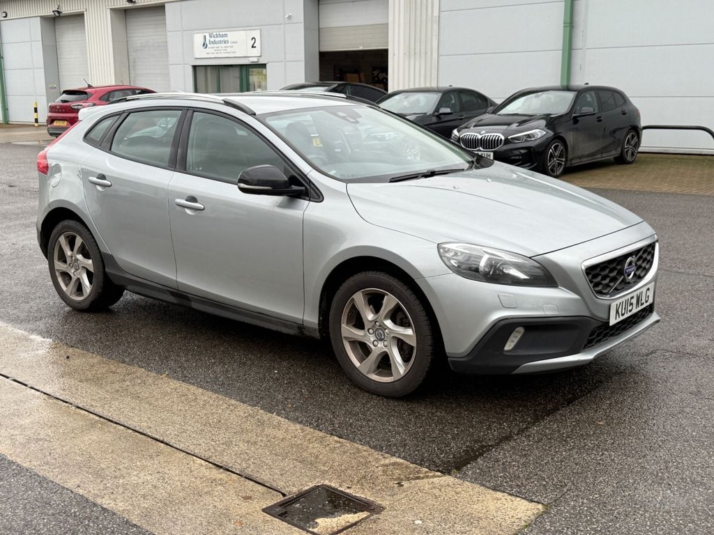 Used Volvo V40 2015 for sale - 76883600: Photo 1