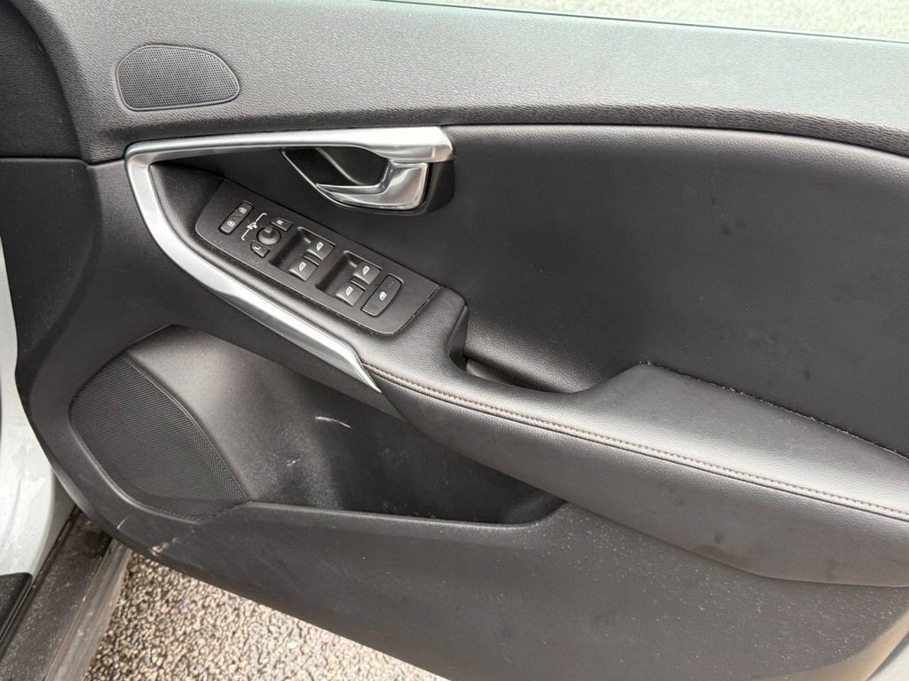 Used Volvo V40 2015 for sale - 76883600: Photo 11