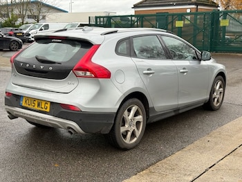 Used Volvo V40 2015 for sale - 76883600: Photo