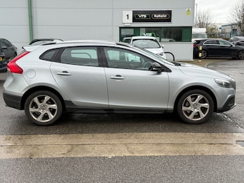 Used Volvo V40 2015 for sale - 76883600: Photo