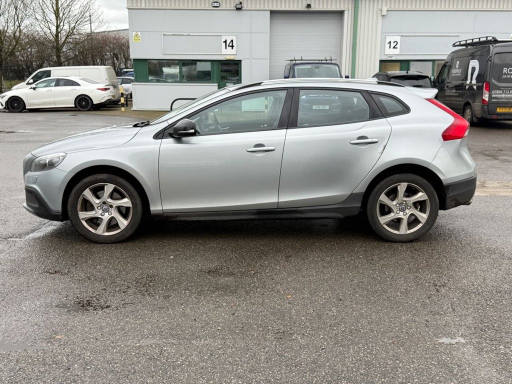 Used Volvo V40 2015 for sale - 76883600: Photo 6