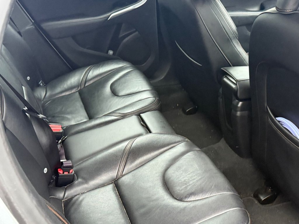Used Volvo V40 2015 for sale - 76883600: Photo 9