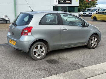 Used Toyota Yaris 2010 for sale - 76010441: Photo