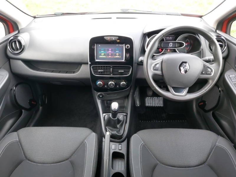 Used Renault Clio 2018 for sale - 76464919: Photo 2
