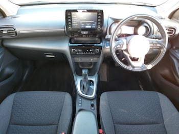 Used Toyota Yaris Cross 2022 for sale - 77690085: Photo