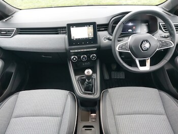 Used Renault Clio 2024 for sale - 77874296: Photo