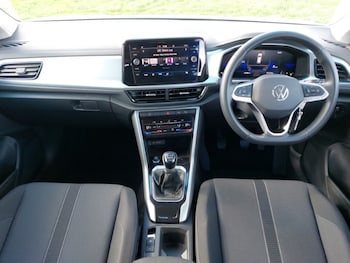 Used Volkswagen T-Roc 2023 for sale - 78243720: Photo