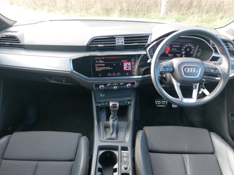 Used Audi Q3 2021 for sale - 76343677: Photo 2