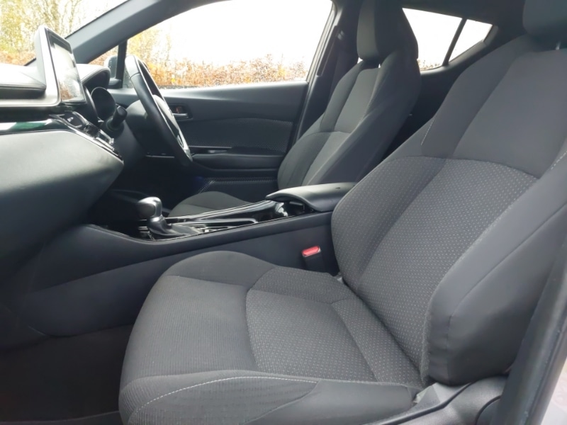 Used Toyota C-HR 2019 for sale - 76566867: Photo 5