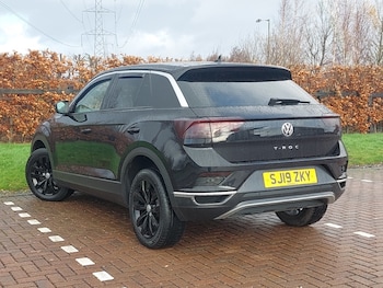 Used Volkswagen T-Roc 2019 for sale - 77105632: Photo