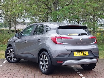 Used Renault Captur 2024 for sale - 79347956: Photo