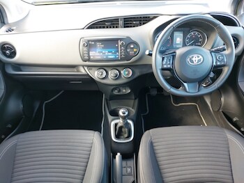 Used Toyota Yaris 2017 for sale - 78041151: Photo