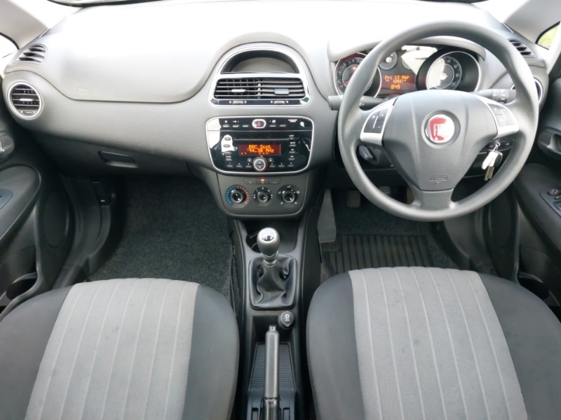 Used Fiat Punto 2017 for sale - 77881784: Photo 2