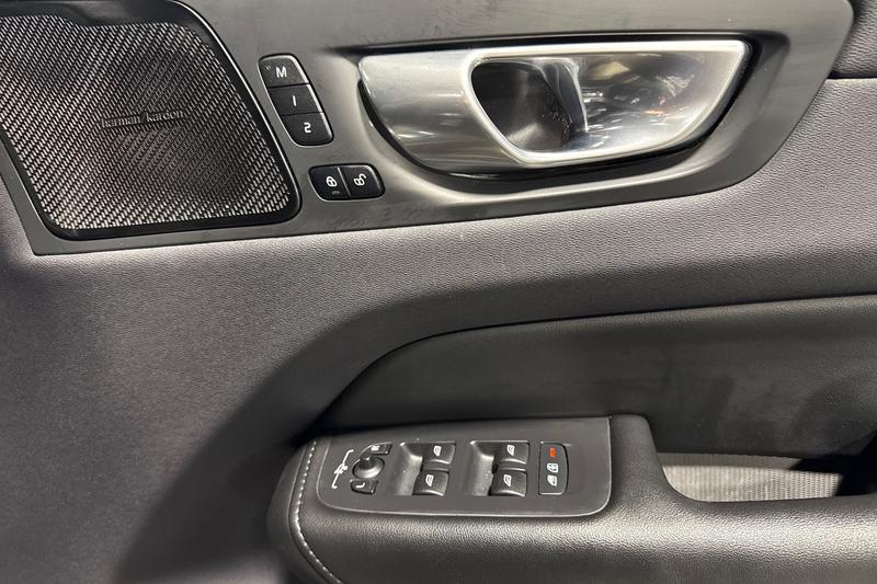 Used Volvo XC60 2023 for sale - 76452949: Photo 16