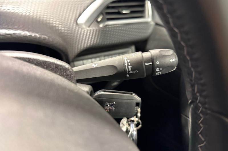 Used Peugeot 2008 2018 for sale - 76350414: Photo 15