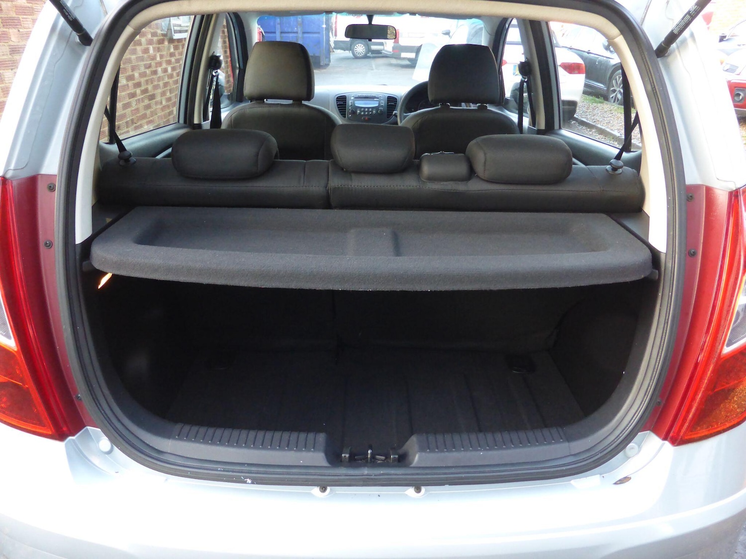 Used Hyundai i10 2012 for sale - 76801861: Photo 9