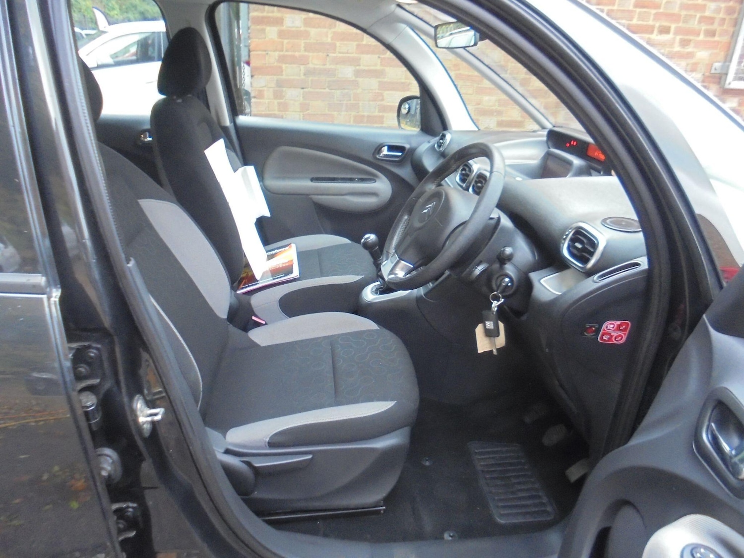Used Citroen C3 Picasso 2011 for sale - 76336421: Photo 12