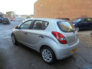 Used Hyundai i20 2012 for sale - 76728923: Photo