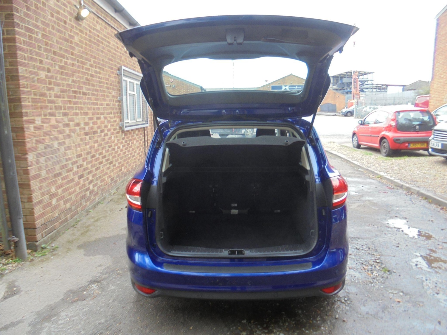 Used Ford C-Max 2015 for sale - 76380732: Photo 8