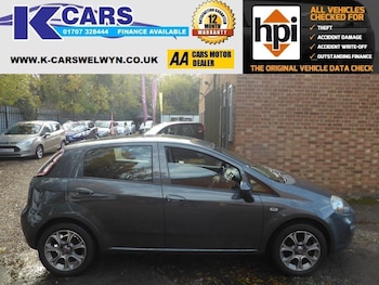 Used Fiat Punto 2015 for sale - 76995684: Photo